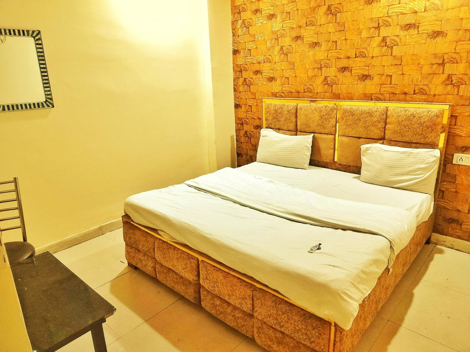 Hotel Green Snapper'100 M From Delhi University Near Isbt Kashmiri Gate Нью-Делі Екстер'єр фото
